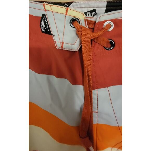 VOLCOM Pure Function 2 Way Stretch Mens Sz 38 Boardshorts Swim Trunks - Picture 3 of 10